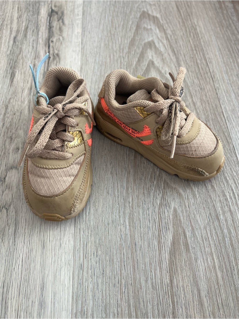 Nike off-white kids Air Max 90
BT "Desert Ore"